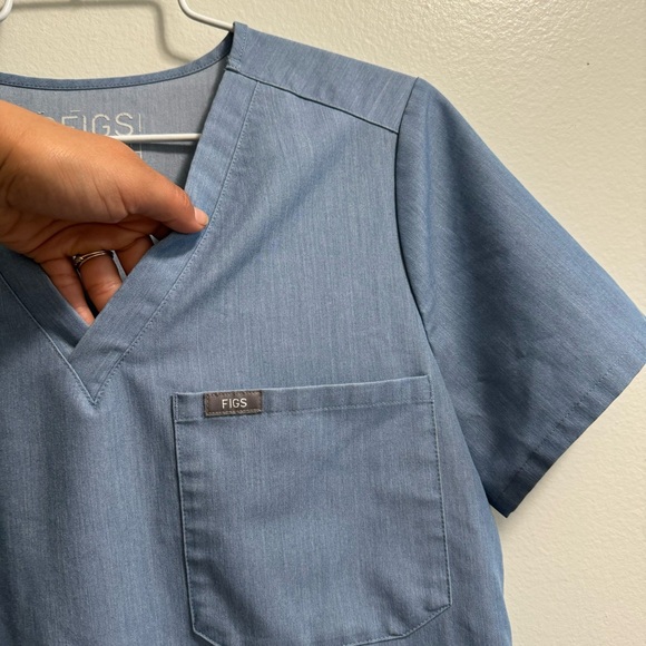 Women’s Catarina One-Pocket Scrub Top Light Blue Size Medium - Picture 6 of 8